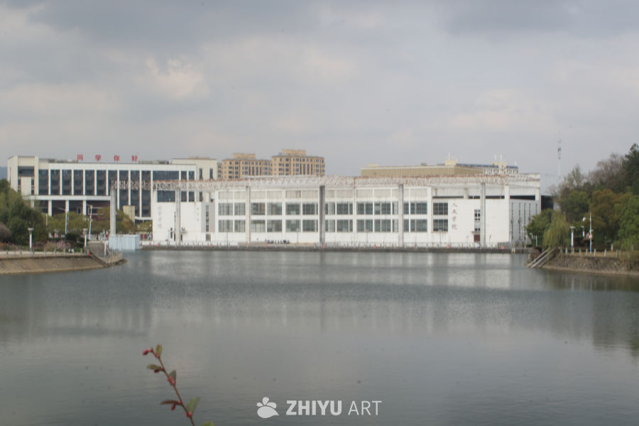 湖畔大学建筑