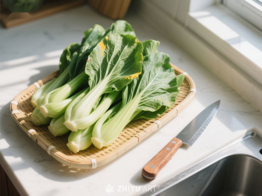 新鲜青菜置于竹篮旁配刀具 496