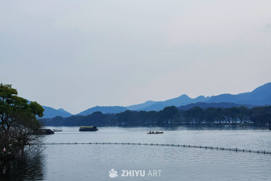 湖阔舟轻远山翠