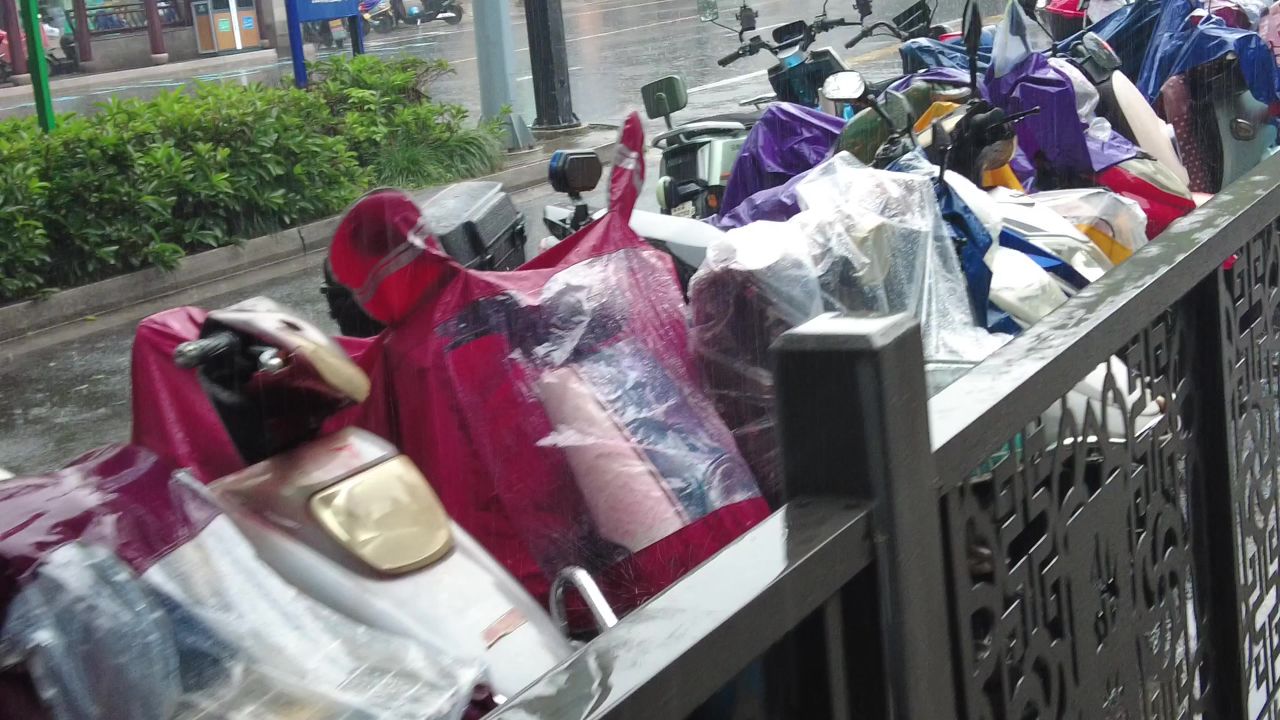江苏苏州下雨素材实拍