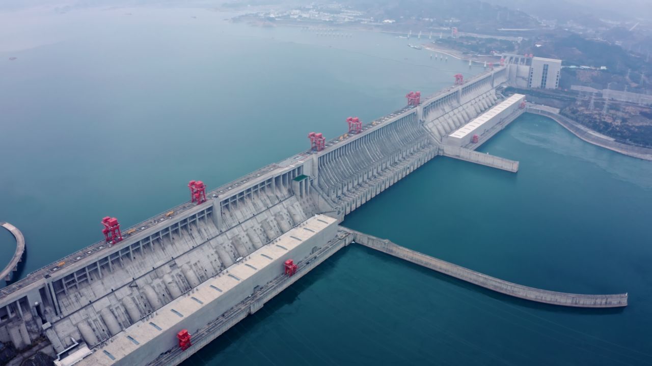 湖北宜昌三峡大坝水电站航拍视频
