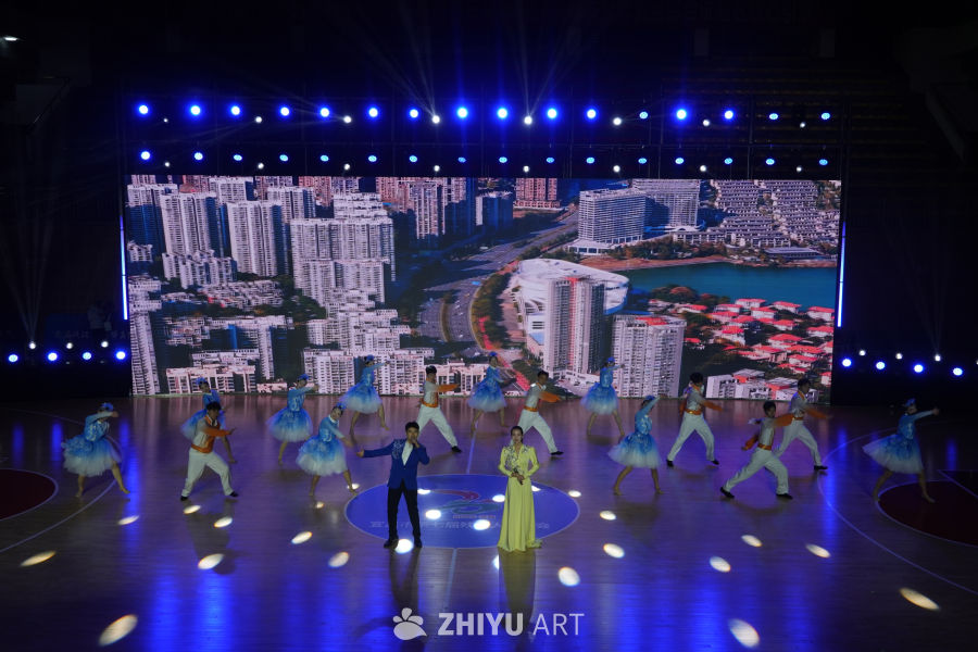 城市背景下的舞台舞蹈表演