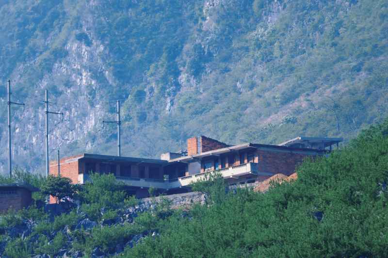 高山上的建筑