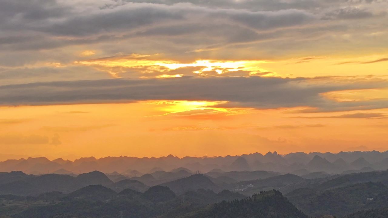 4k唯美山区日落  晚霞延时