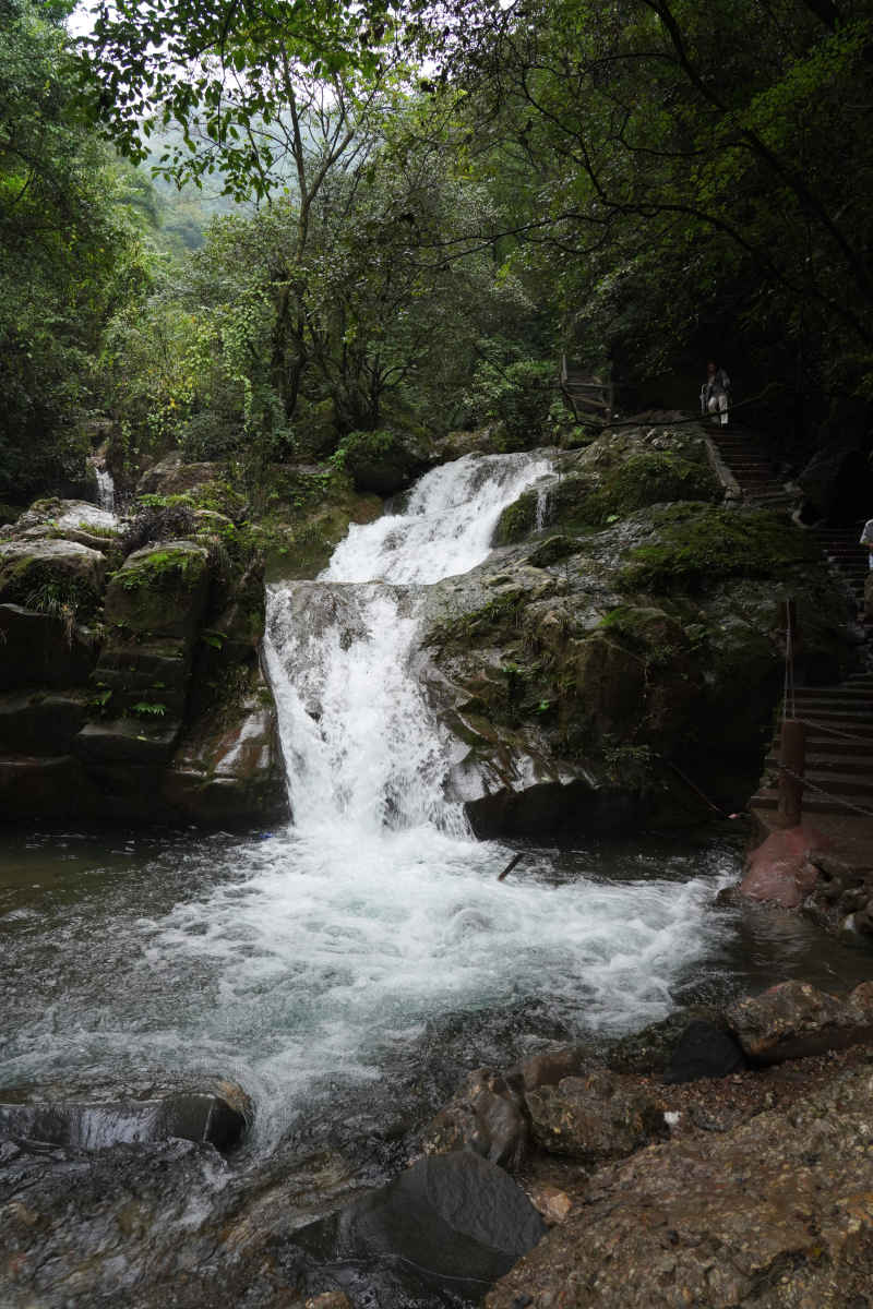 奔涌激流