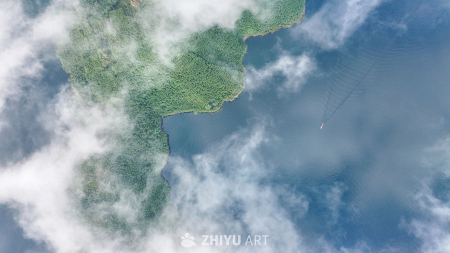 航拍云雾缭绕湖泊美景湖光山色自然风光 14