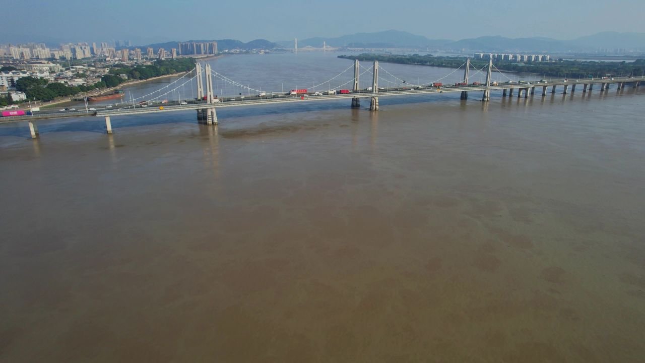航拍福州螺洲大桥建筑风光 6