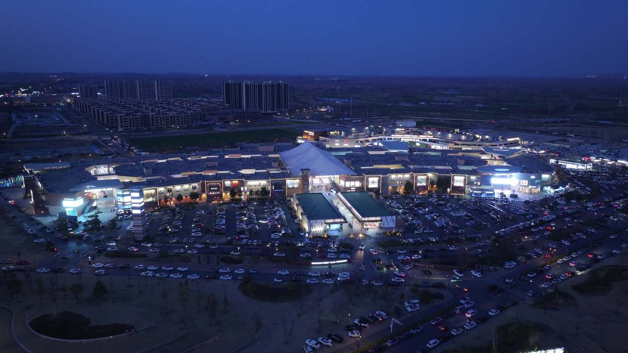 郑州奥特莱斯广场夜景