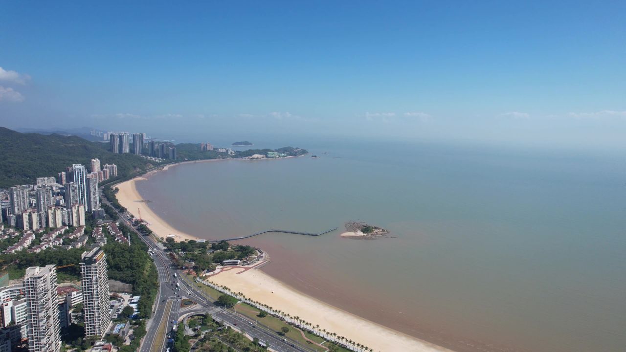 广东珠海情侣公路沿海沙滩大海海洋航拍 