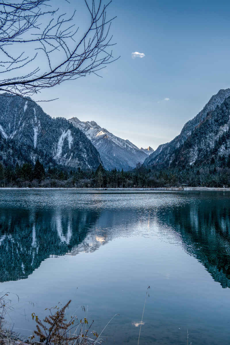 晨曦雪山