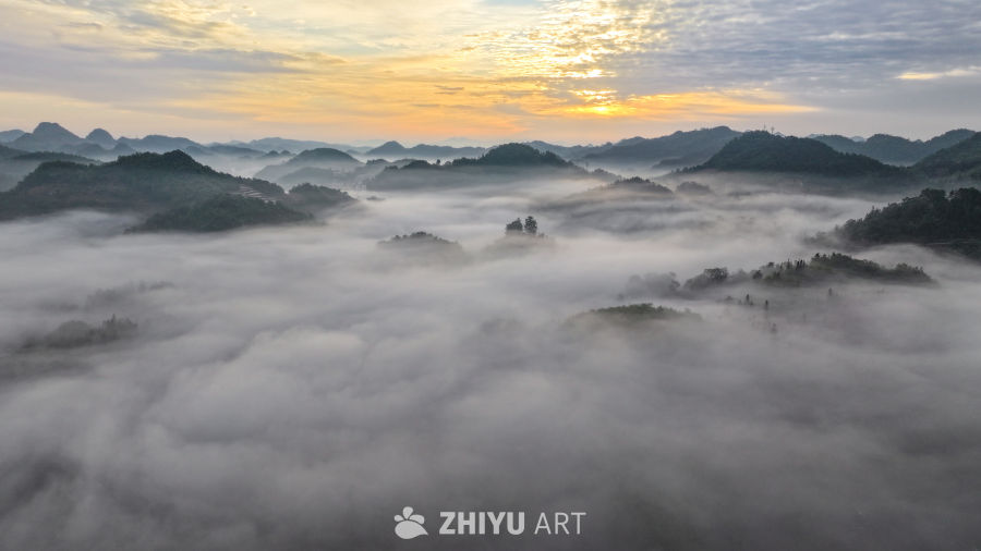 云雾缭绕的山峦美景 1