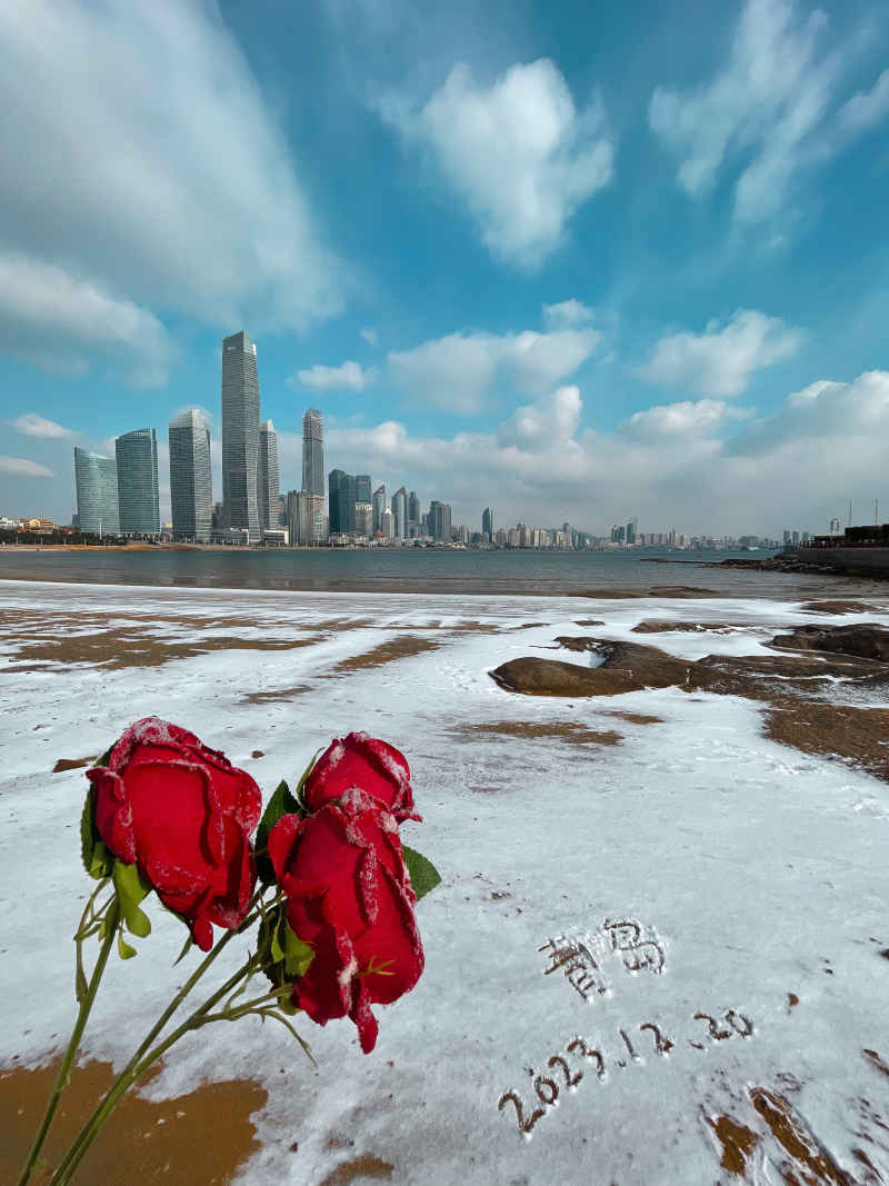 青岛第三浴场高楼全景雪后天晴