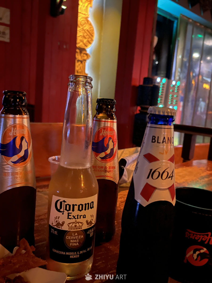 酒吧里的啤酒时光