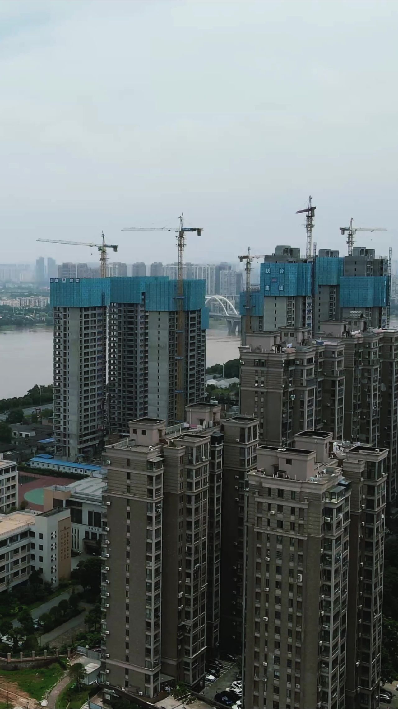  航拍湖南株洲城市风光竖屏