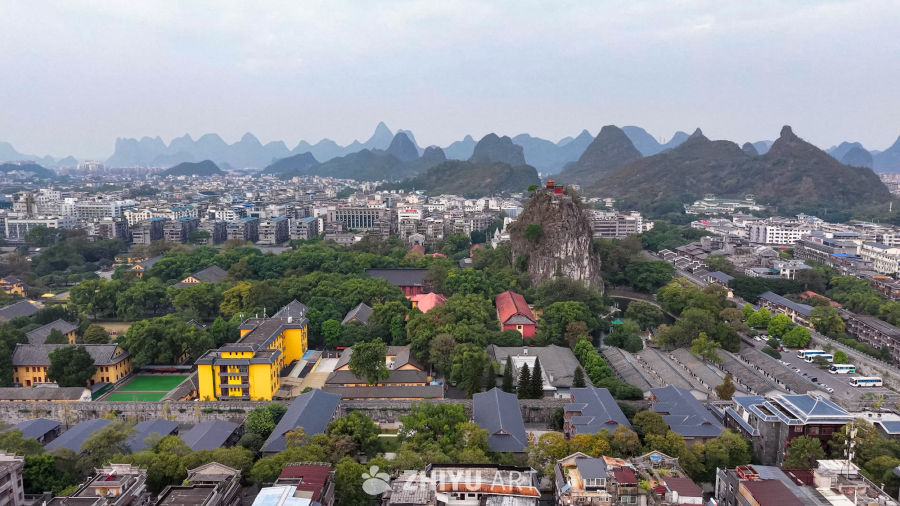 桂林古城与喀斯特山景