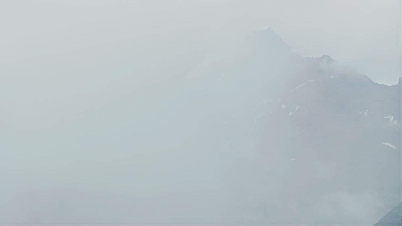 川西山谷云雾雪山自然风光实拍航拍壮观大气视频