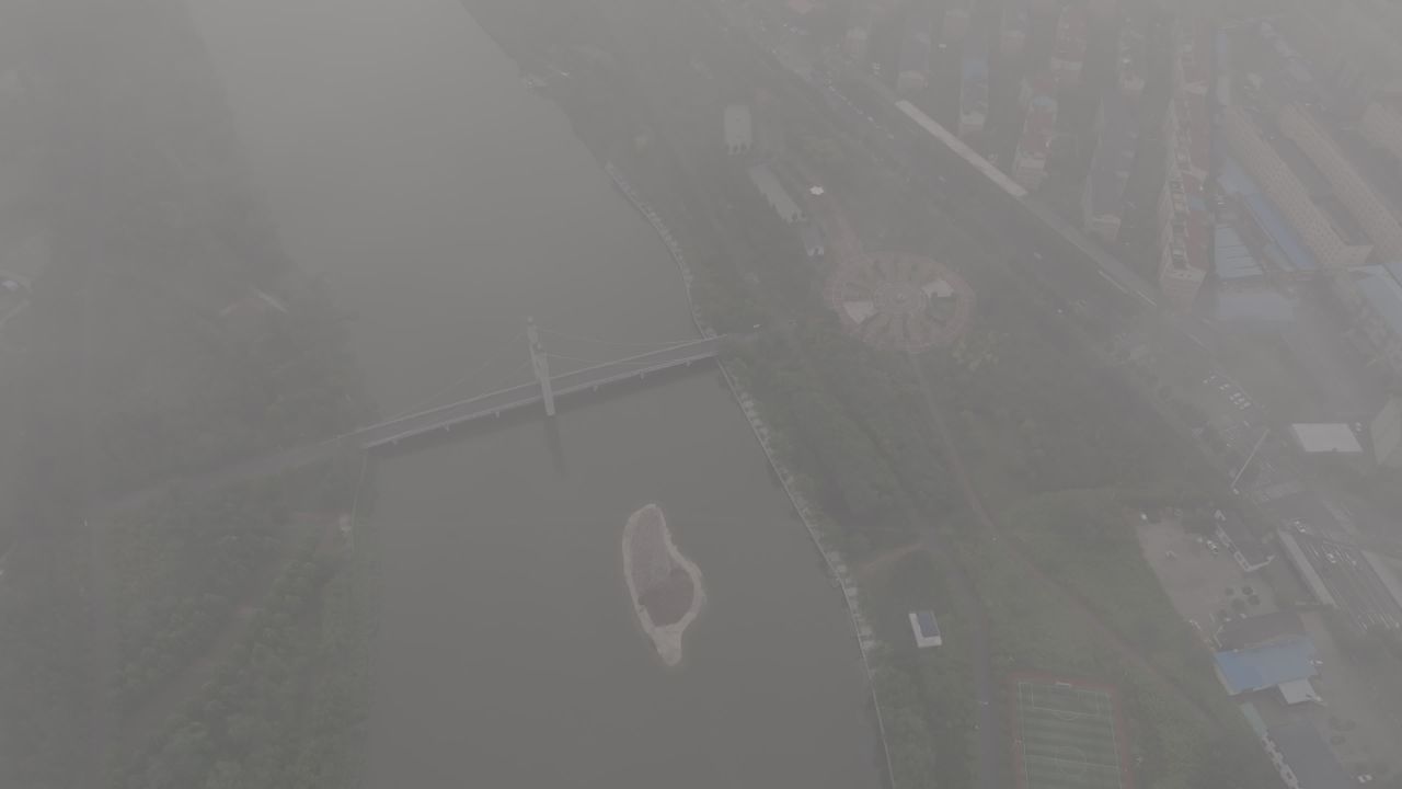 雾中河桥