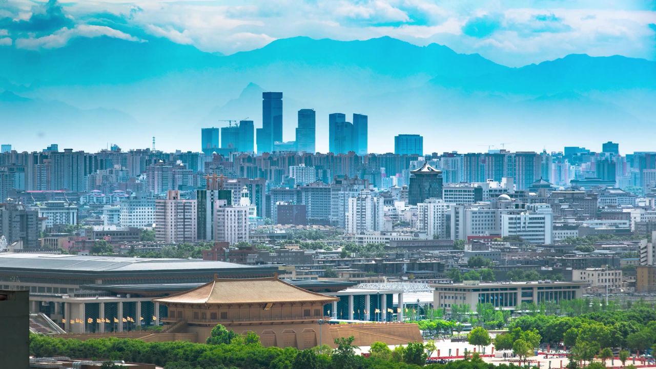 西安大明宫火车站高新建筑群秦岭同框