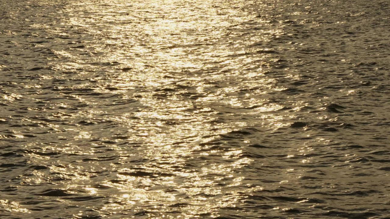 夕阳下的大海