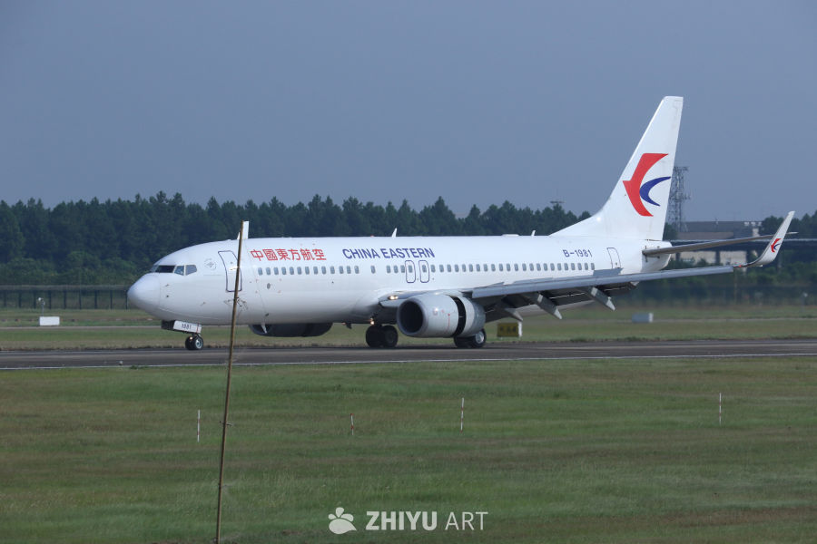 中国东方航空飞机准备起飞