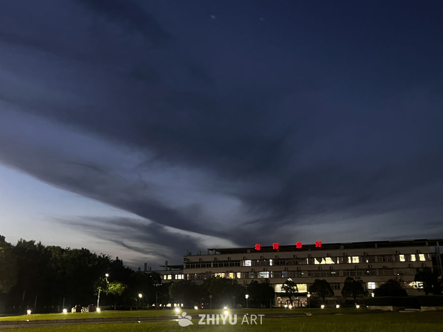 夜幕下的校园