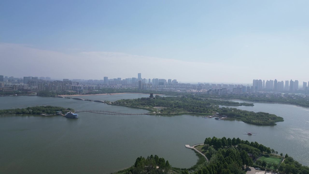 航拍山东东营清风湖公园