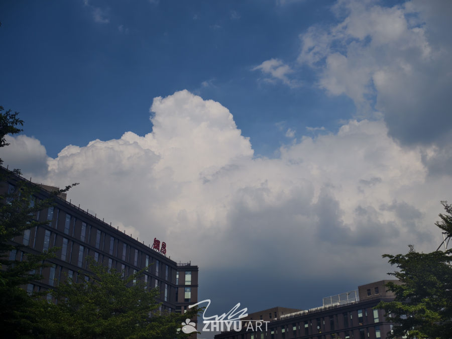城市蓝天白云景