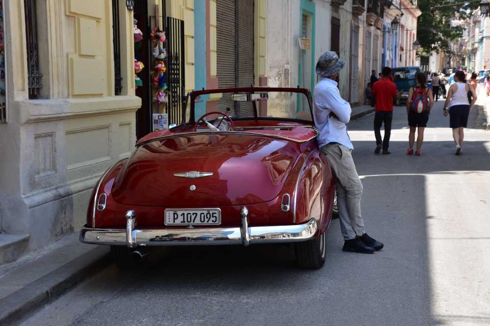 哈瓦那古巴汽车敞蓬车