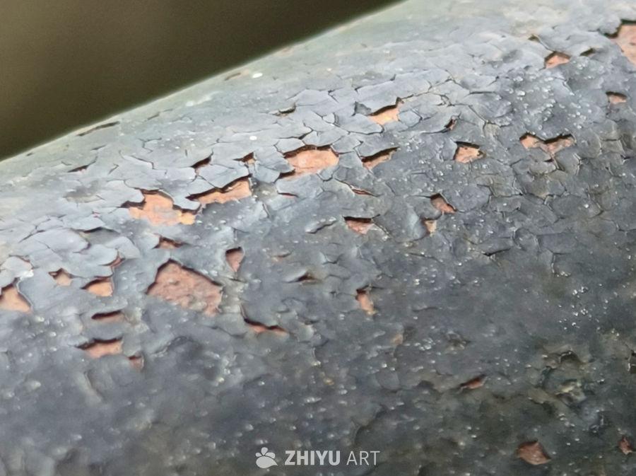 时光的裂痕——剥落与重生的锈色栏杆 1