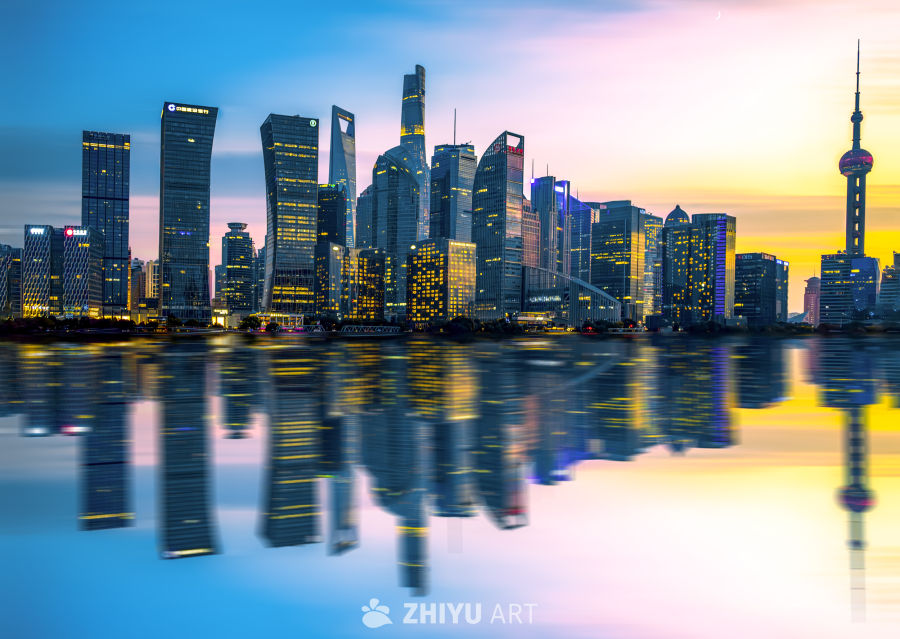 黄昏中的城市天际线