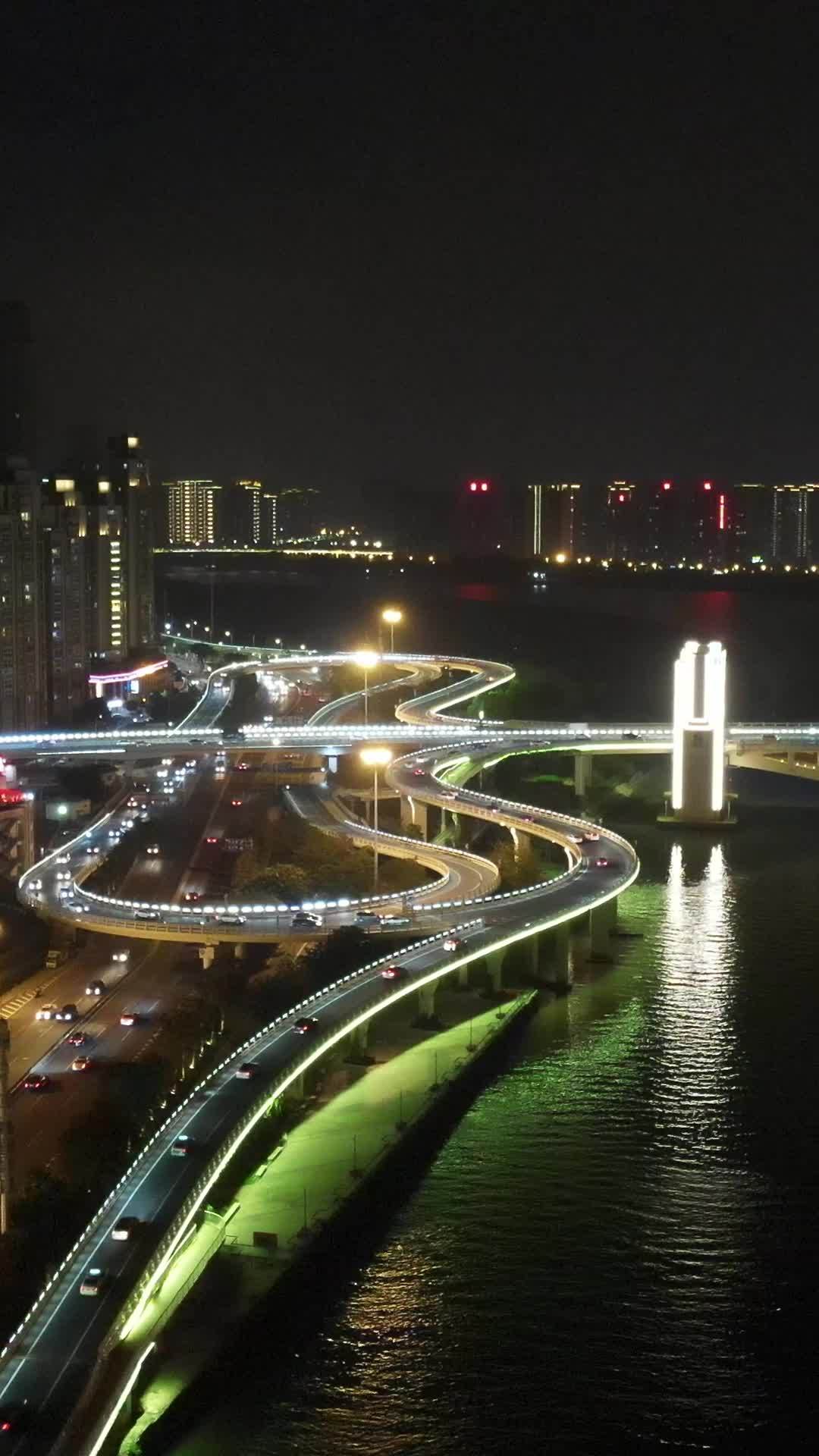 夜幕下的都市繁华