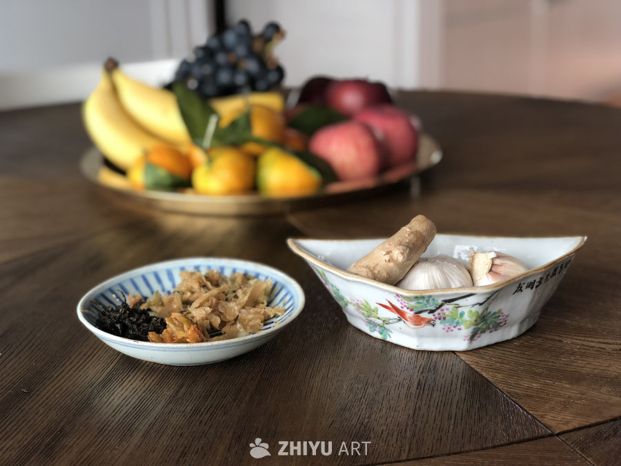 餐桌上的食材与水果