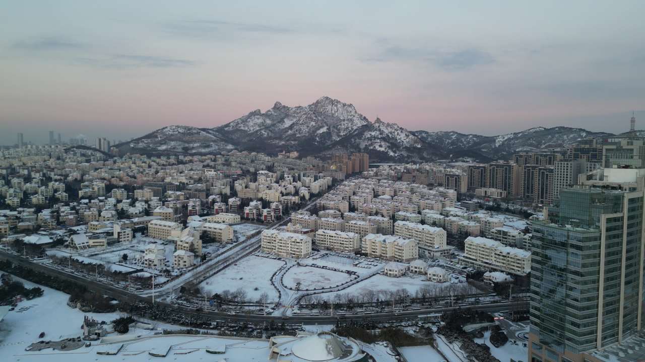 青岛石老人浴场海边雪景航拍 14