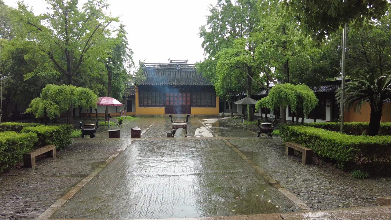  寺庙下雨素材苏州北寺塔实拍