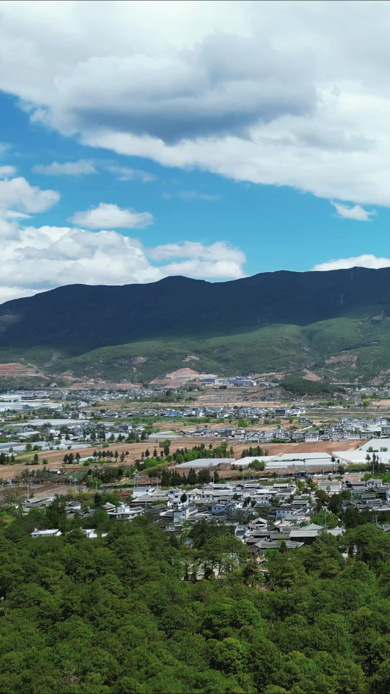 云南丽江城市风光竖屏航拍  
