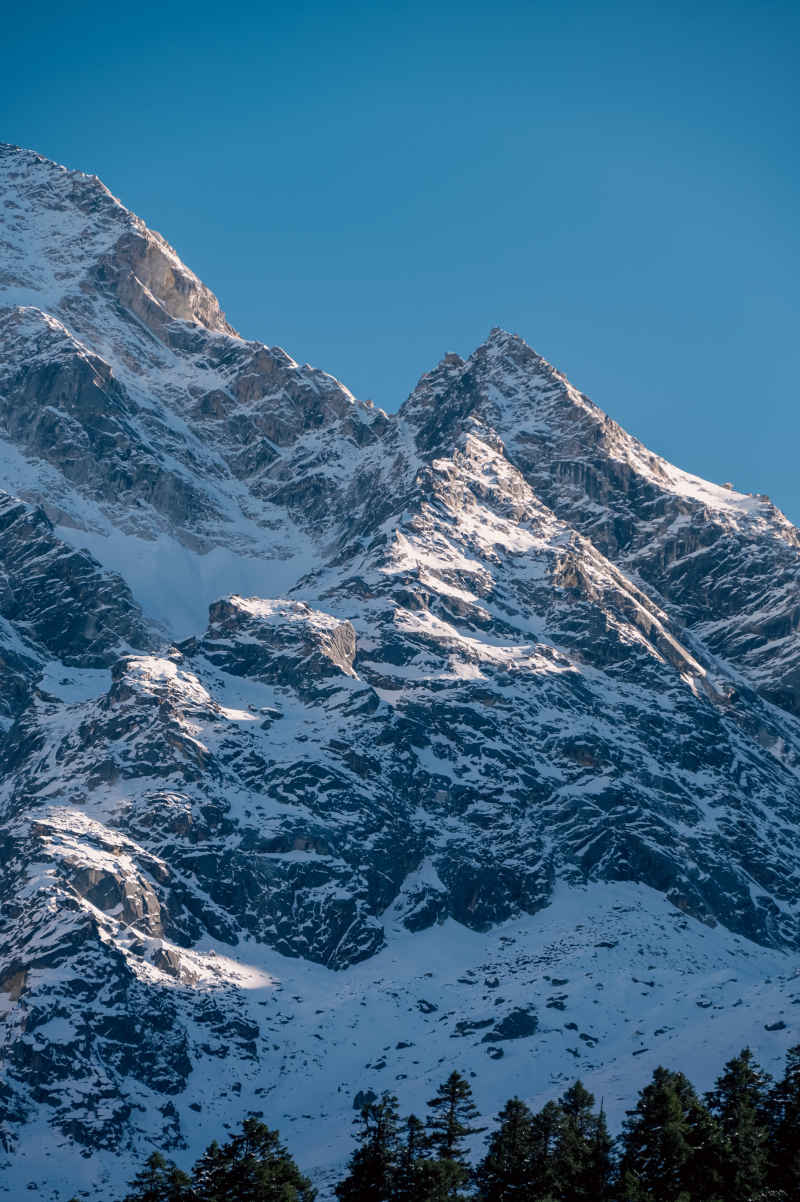 雪山轮廓