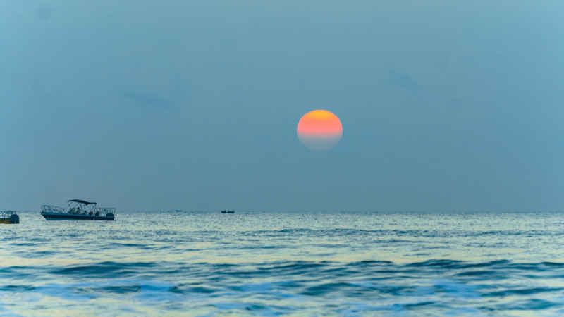 海上日出