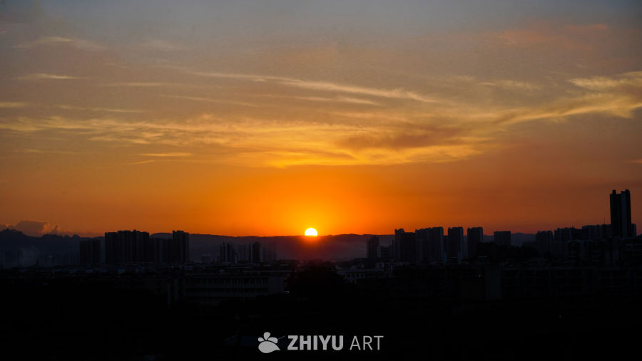 城市日落剪影