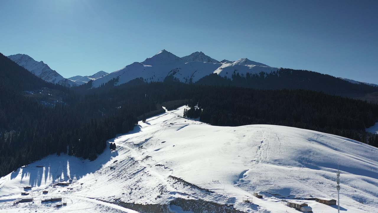 冬日雪山美景