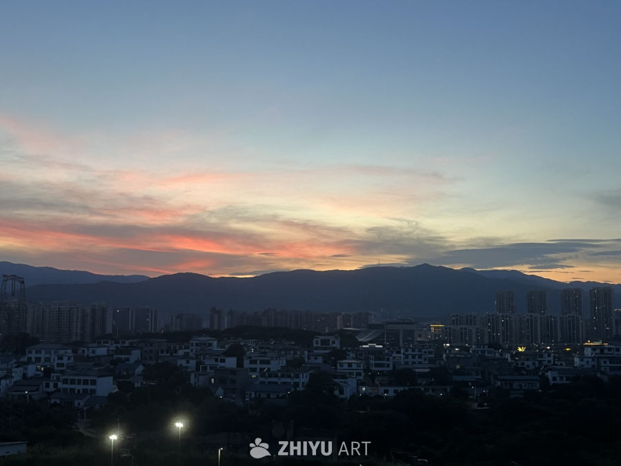 城市日落的宁静时光