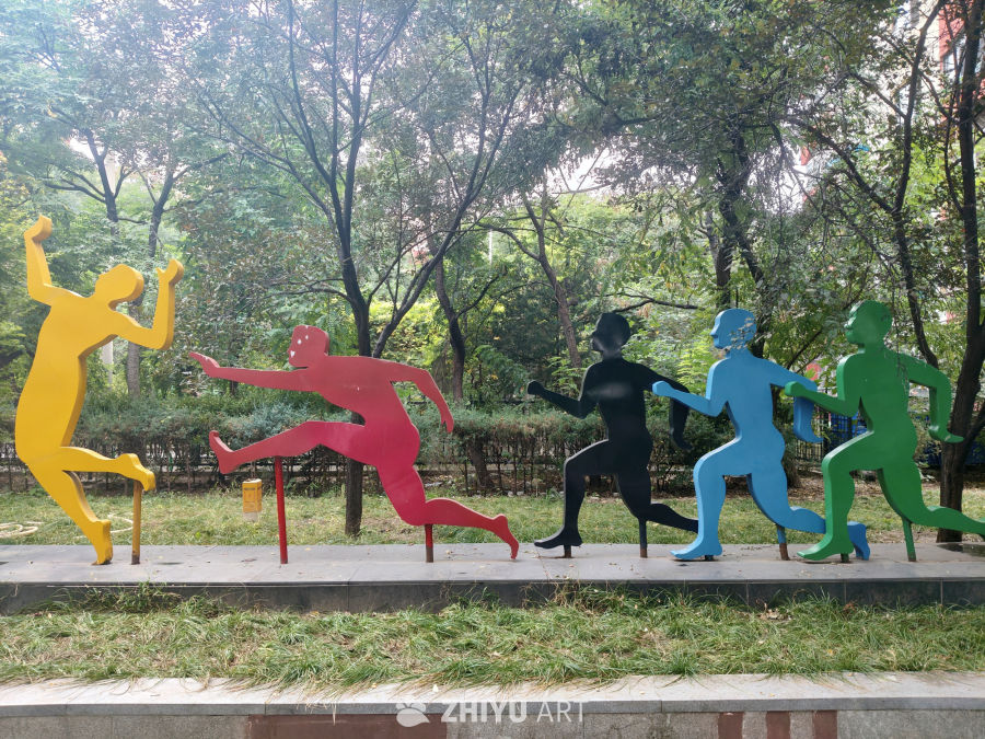 户外体育主题彩色剪影雕塑