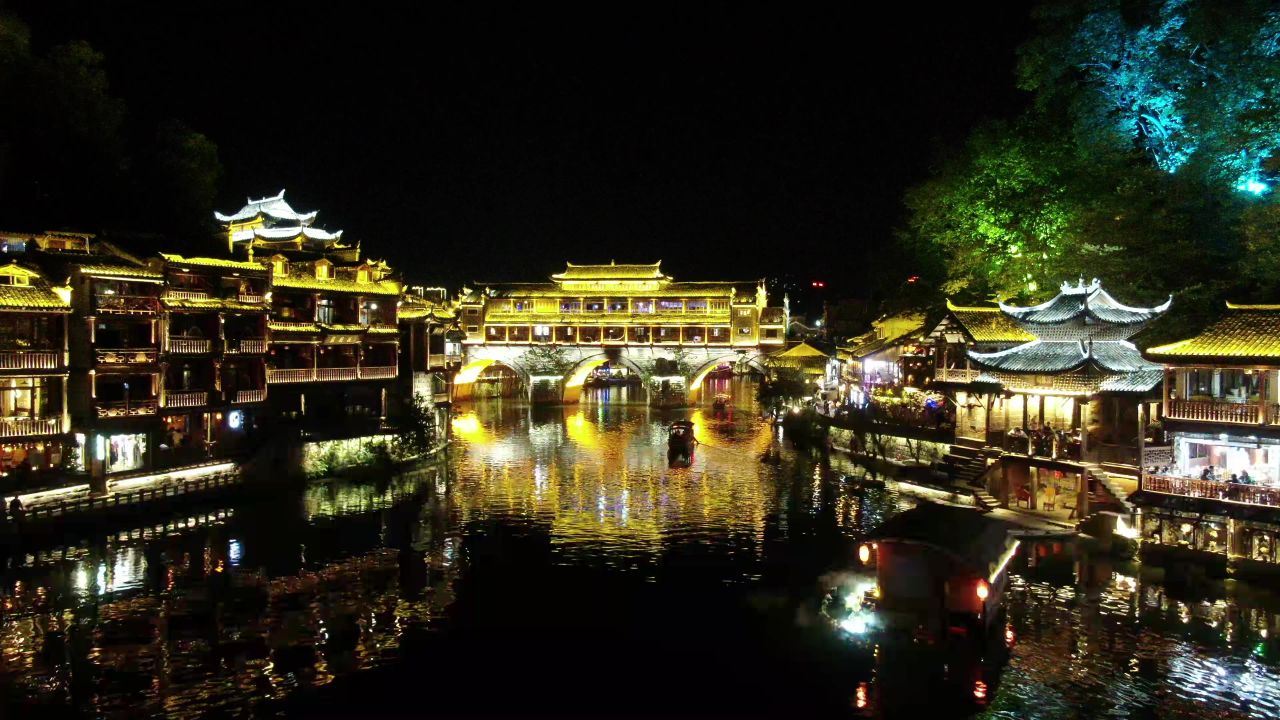 湖南湘西凤凰古城夜景灯光航拍  