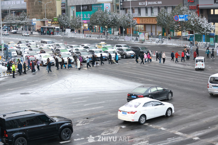 兰州市迎来2025年入冬首场降雪 8