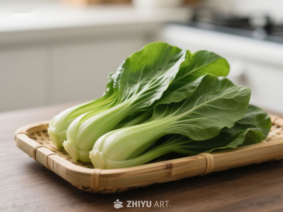 新鲜青菜置于竹盘之上 498