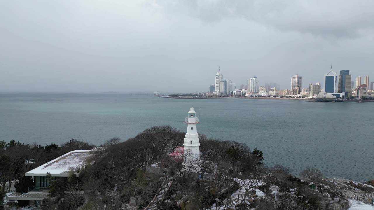 青岛市南海边老城区小青岛公园冬天雪景航拍 24