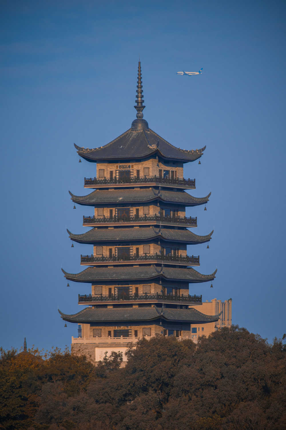 城市公园中的地标建筑