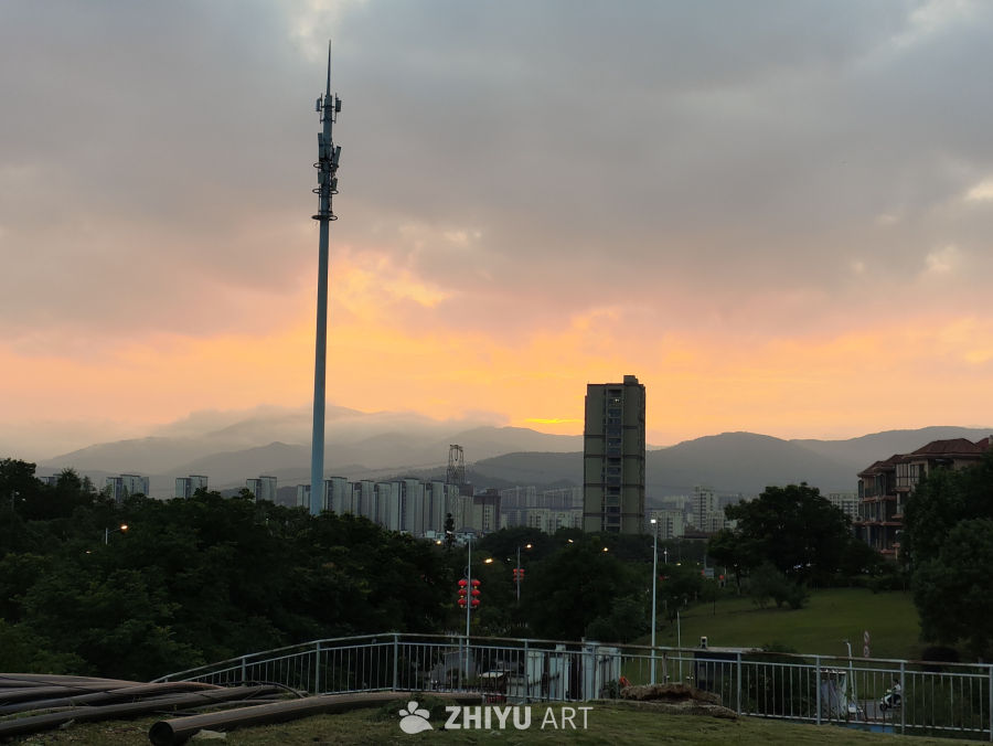 日落下的城市剪影