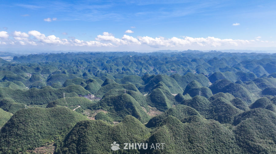 航拍喀斯特山区峰林雄伟壮观 5