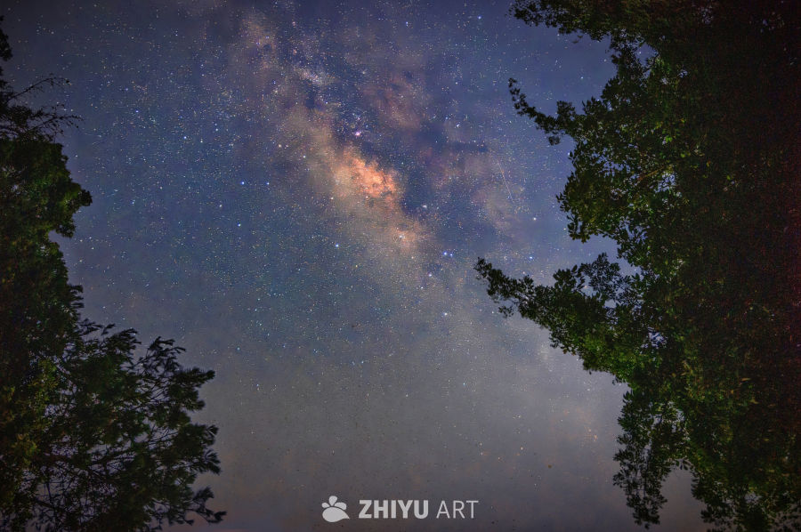 夜空下的银河