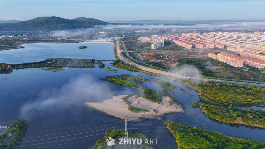 雾漫城江 电塔织梦